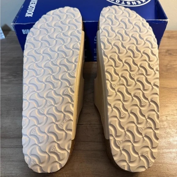 Birkenstock Arizona High Shine in Sand - Picture 6 of 11